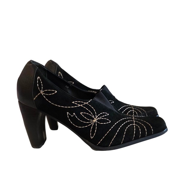 Matisse Shoes - Matisse Women's Black Suede Embroidered Heel Booties Size 7M Made in Brazil